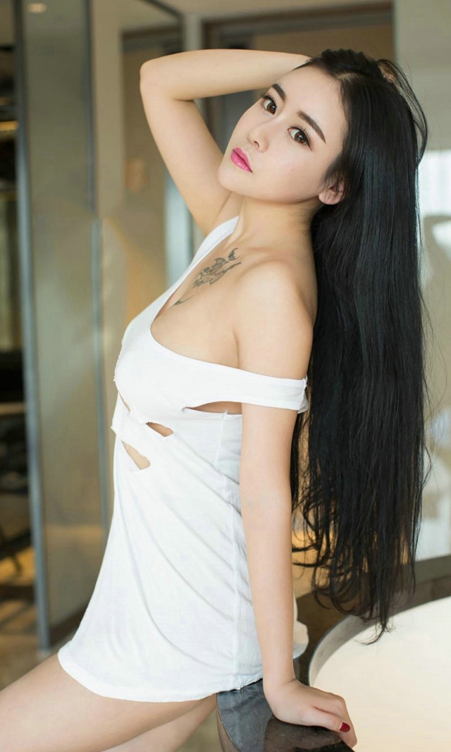 性感美女梦瑶高挑翘臀美乳销魂写真