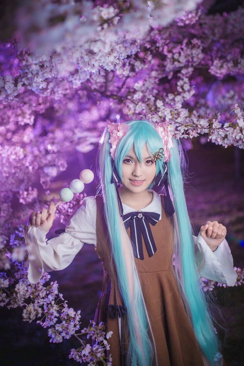 穿衣搭配樱花美女初音未来夜景主题cos