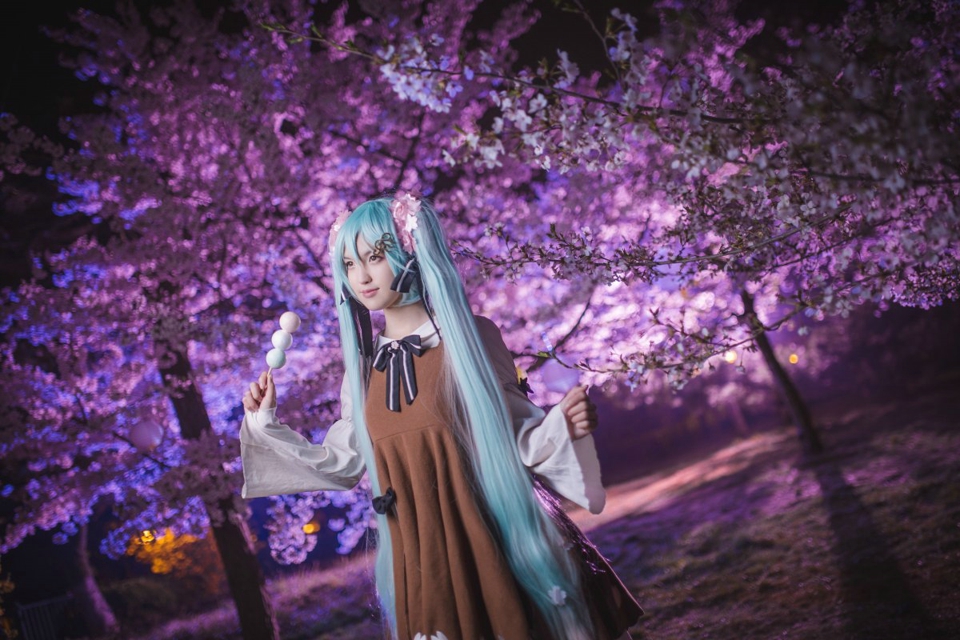 穿衣搭配樱花美女初音未来夜景主题cos