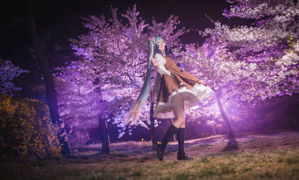 穿衣搭配樱花美女初音未来夜景主题cos