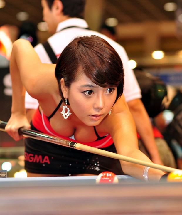 韩国性感美女场外桌球比拼秀妖娆身姿