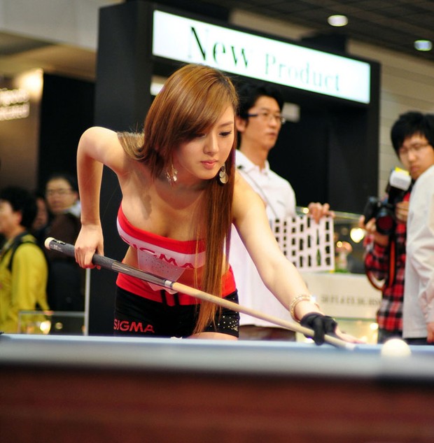 韩国性感美女场外桌球比拼秀妖娆身姿