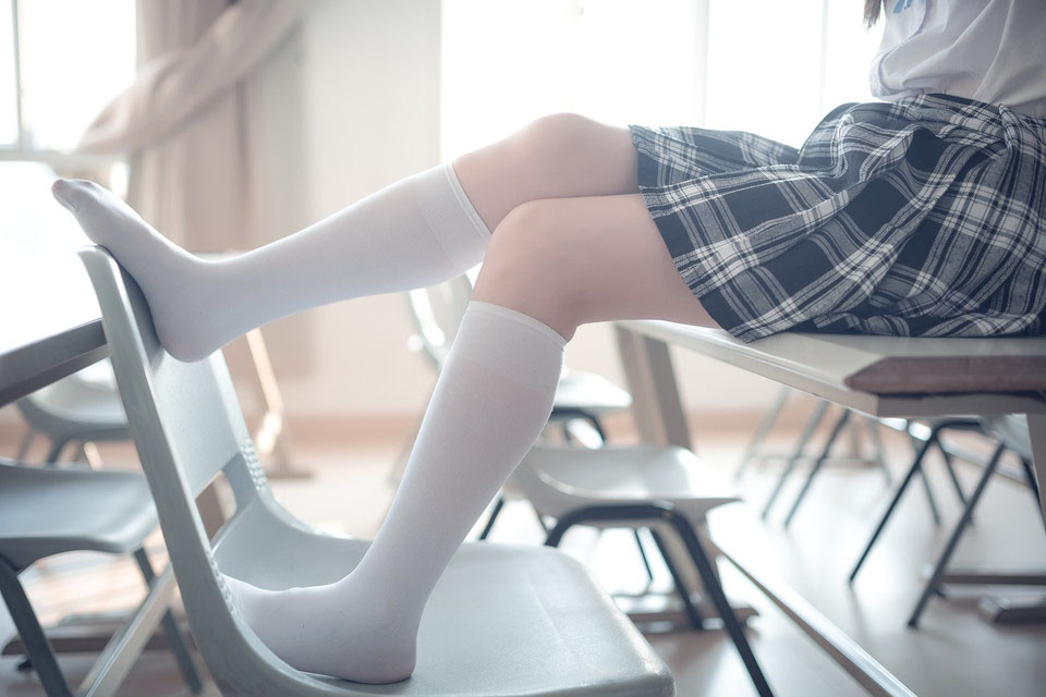 校园清新小女孩美腿短袜私密绝对领域