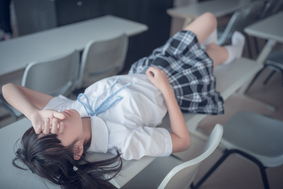 校园清新小女孩美腿短袜私密绝对领域