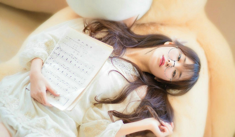 可爱双马尾妹子蕾丝眼镜粉嫩私房
