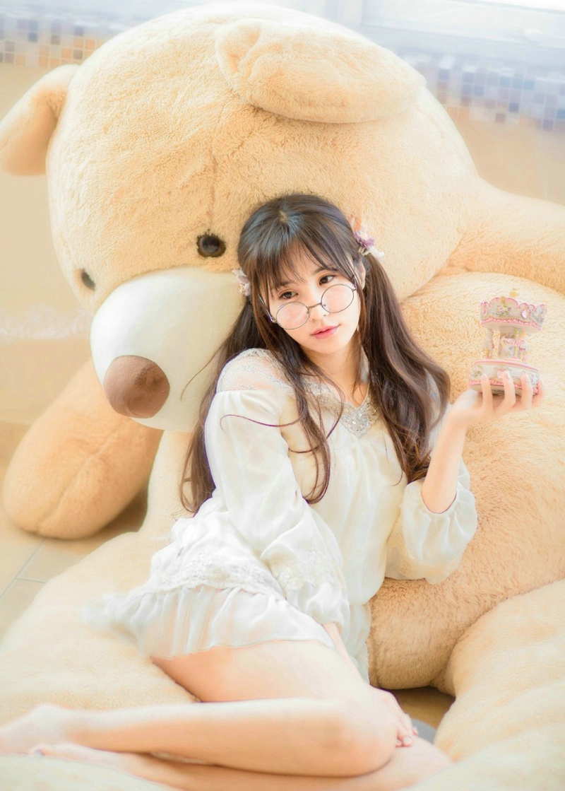 可爱双马尾妹子蕾丝眼镜粉嫩私房