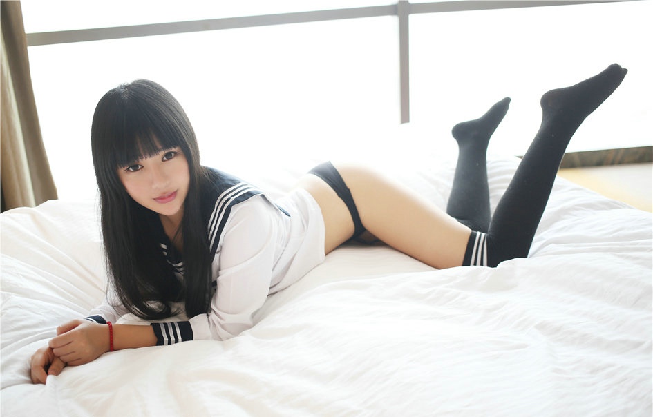 性感学生妹伊雨蔓情趣内衣私房白皙写真
