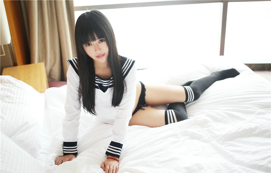 性感学生妹伊雨蔓情趣内衣私房白皙写真