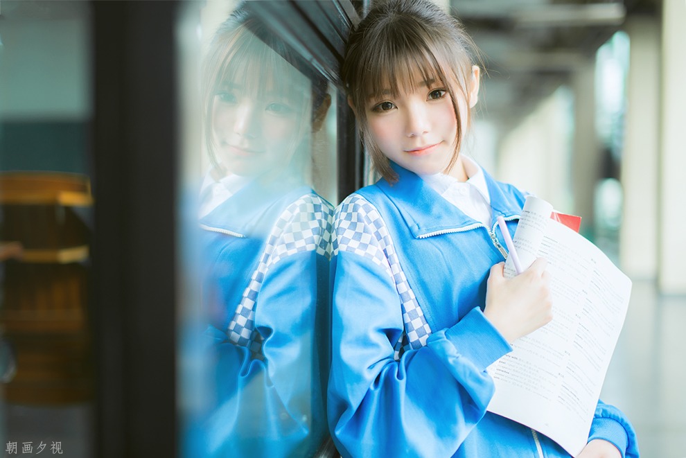 00后清纯刘海女学生校服校园阳光写真