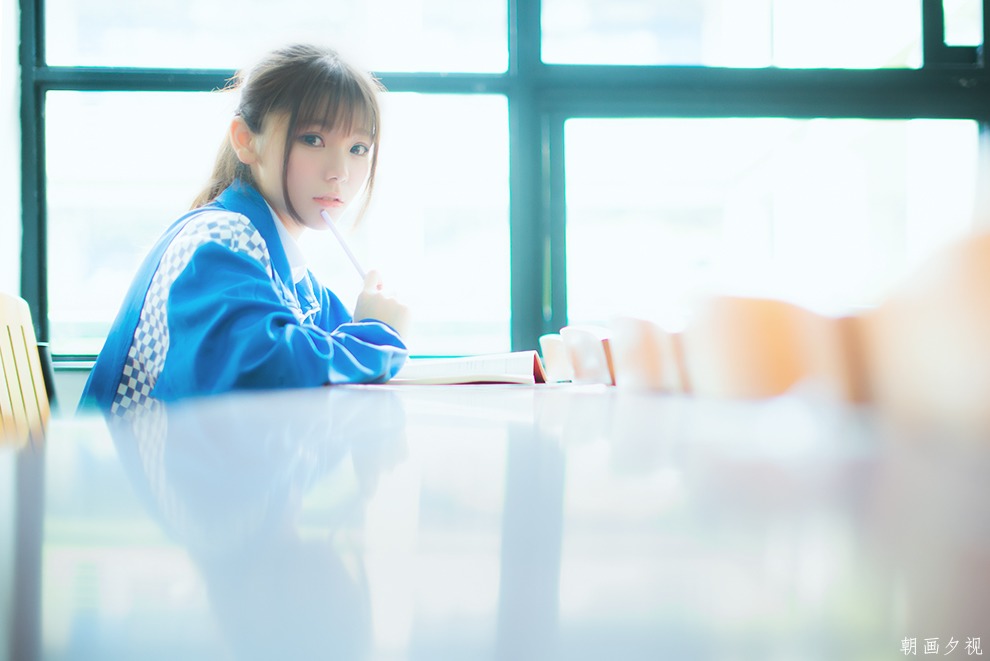 00后清纯刘海女学生校服校园阳光写真