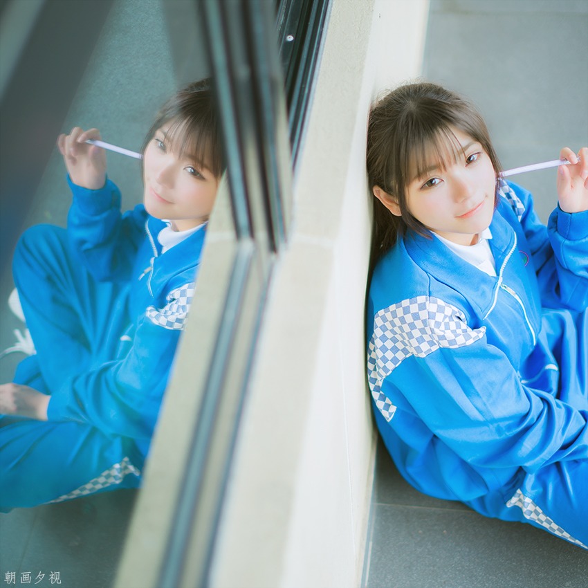 00后清纯刘海女学生校服校园阳光写真