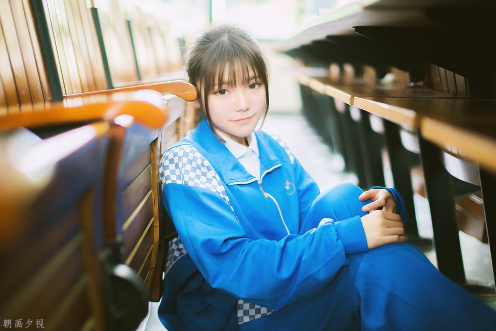 00后清纯刘海女学生校服校园阳光写真