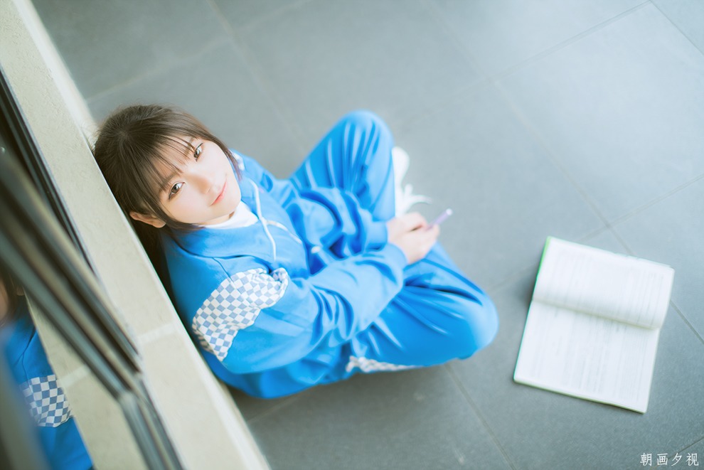 00后清纯刘海女学生校服校园阳光写真