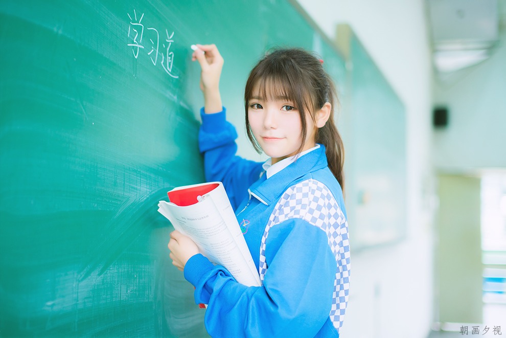 00后清纯刘海女学生校服校园阳光写真