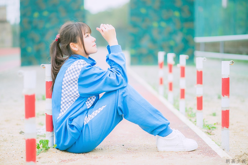 00后清纯刘海女学生校服校园阳光写真