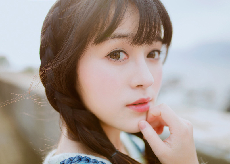 甜美少女花丛魅力写真与花争艳