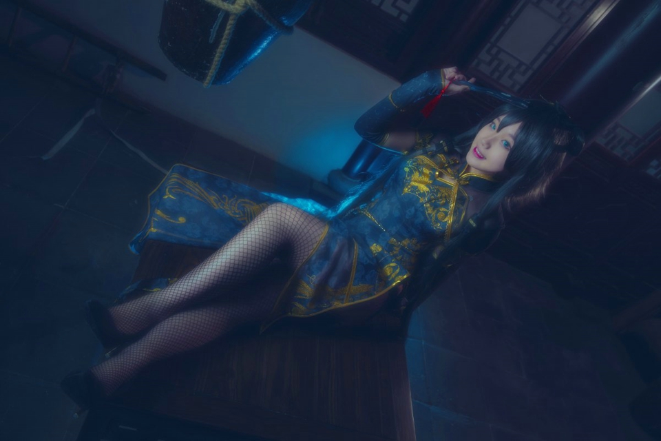 色女孩洛天依黑丝网袜金丝雀旗袍诱惑cos