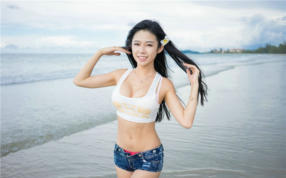 性感美女Luvian比基尼湿身透明妖娆美胸