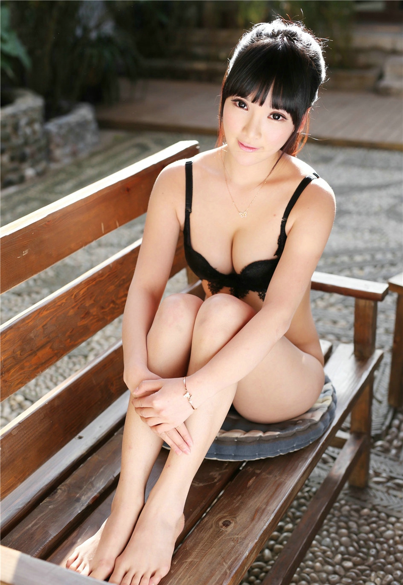 阳光小妹妮儿性感内衣翘臀巨乳白皙写真