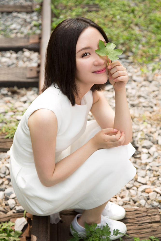 鸿利清新典雅魅力最新写真曝光