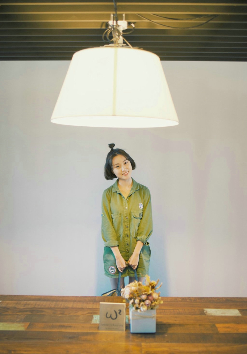 清纯道士头美女清新街拍自然随性