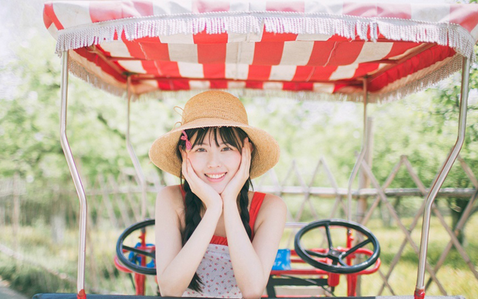 美女歌手钟恩淇小清新写真