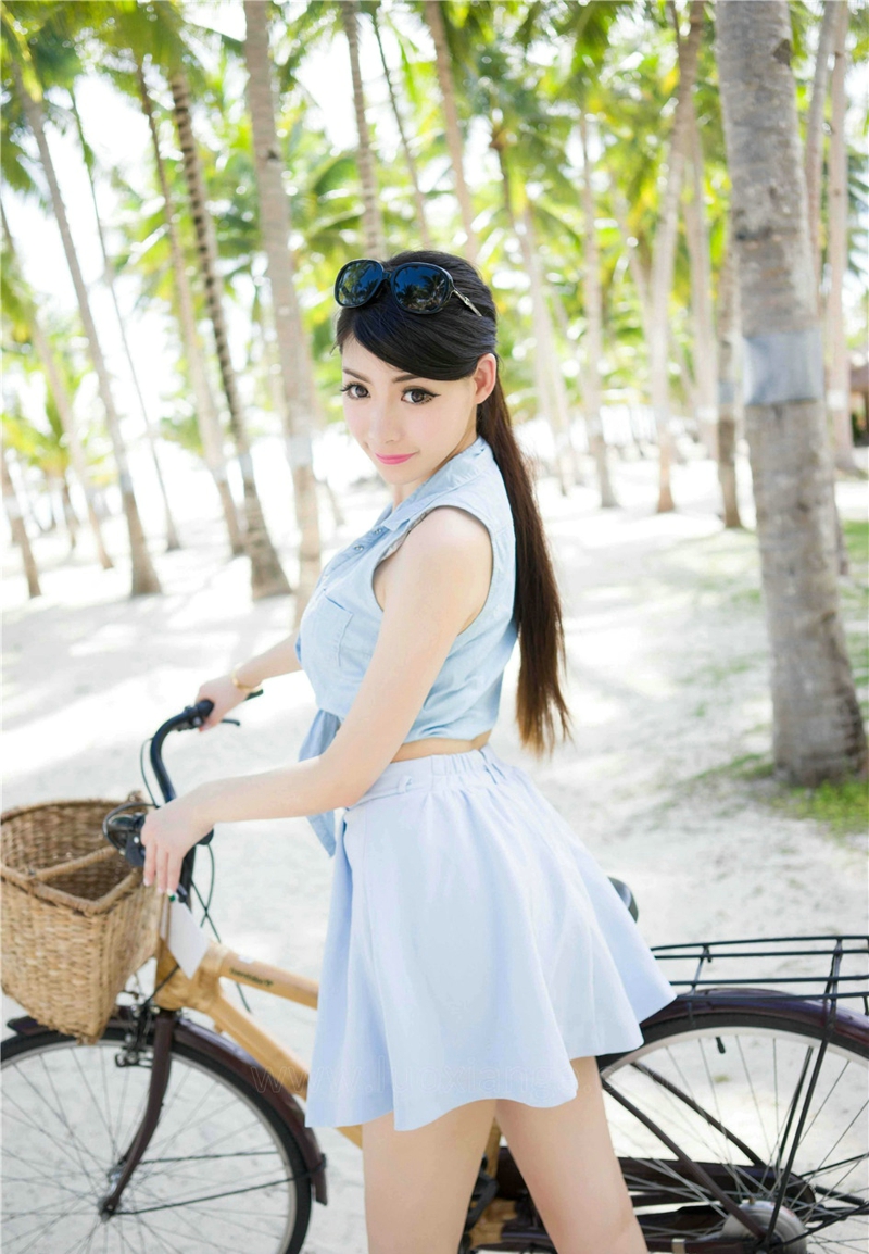 靓丽短裙巨乳美女Mara酱阳光甜美气质迷人