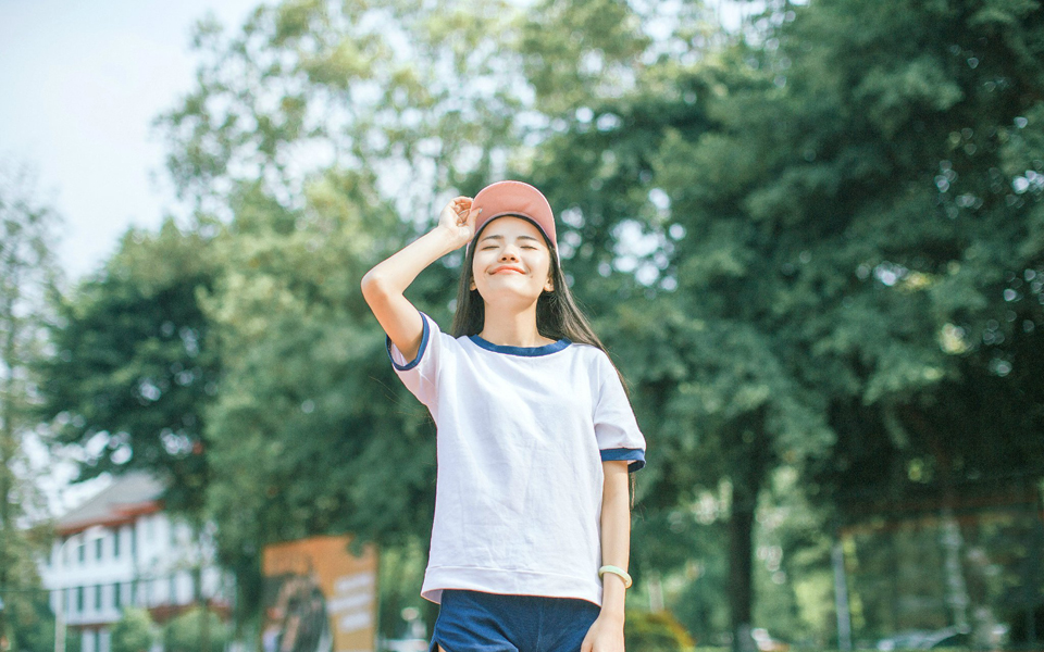 活力少女操场魅力写真清新可人