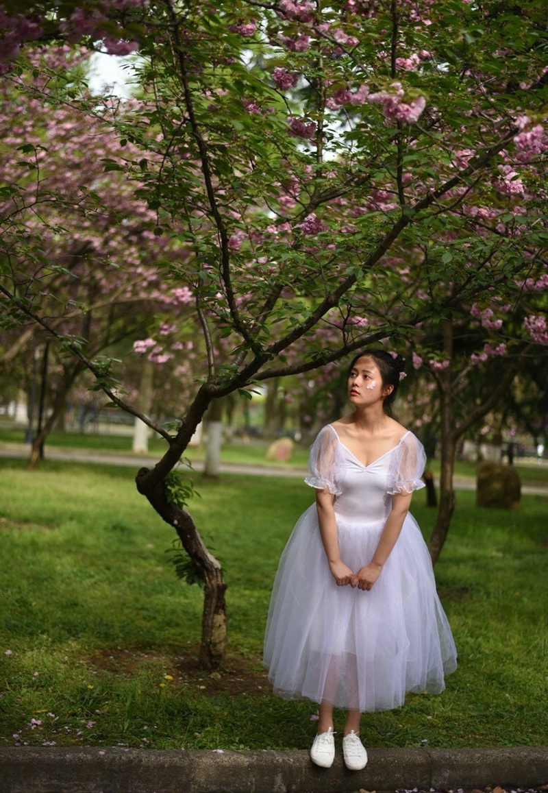 气质芭蕾舞少女蕾丝舞裙轻盈美丽