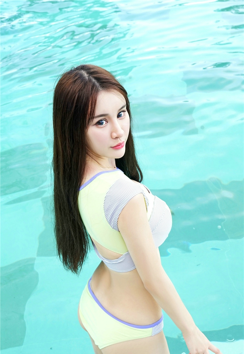 气质女神Cheryl青树游泳比基尼热辣写真