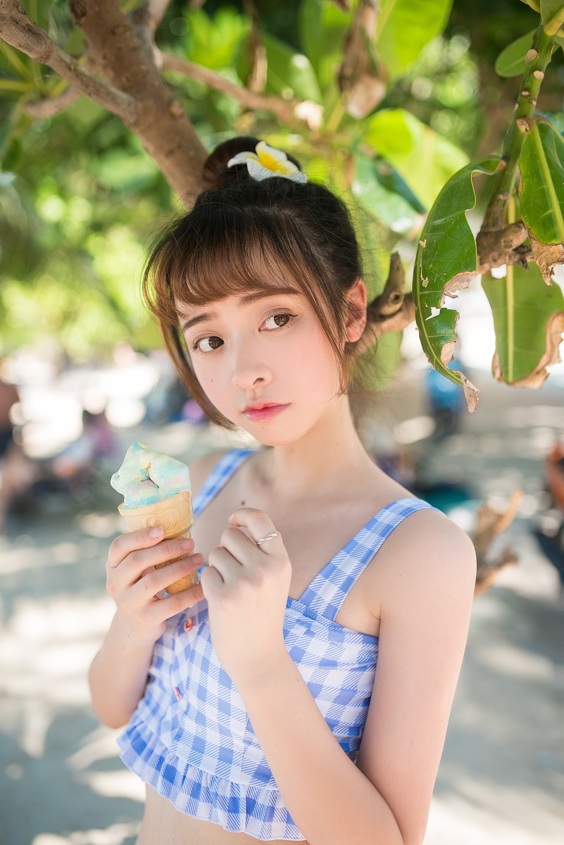 清纯阳光小妹海边露性感小蛮腰俏皮可爱
