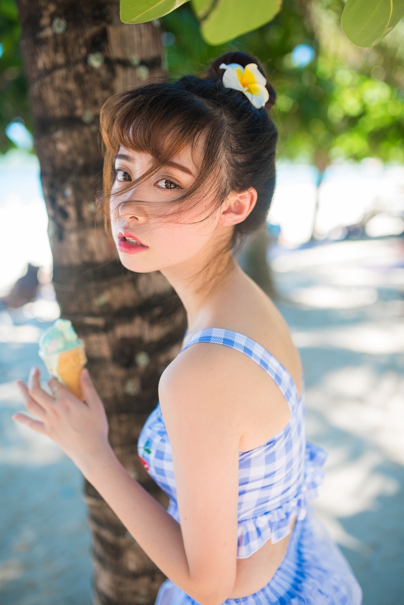 清纯阳光小妹海边露性感小蛮腰俏皮可爱