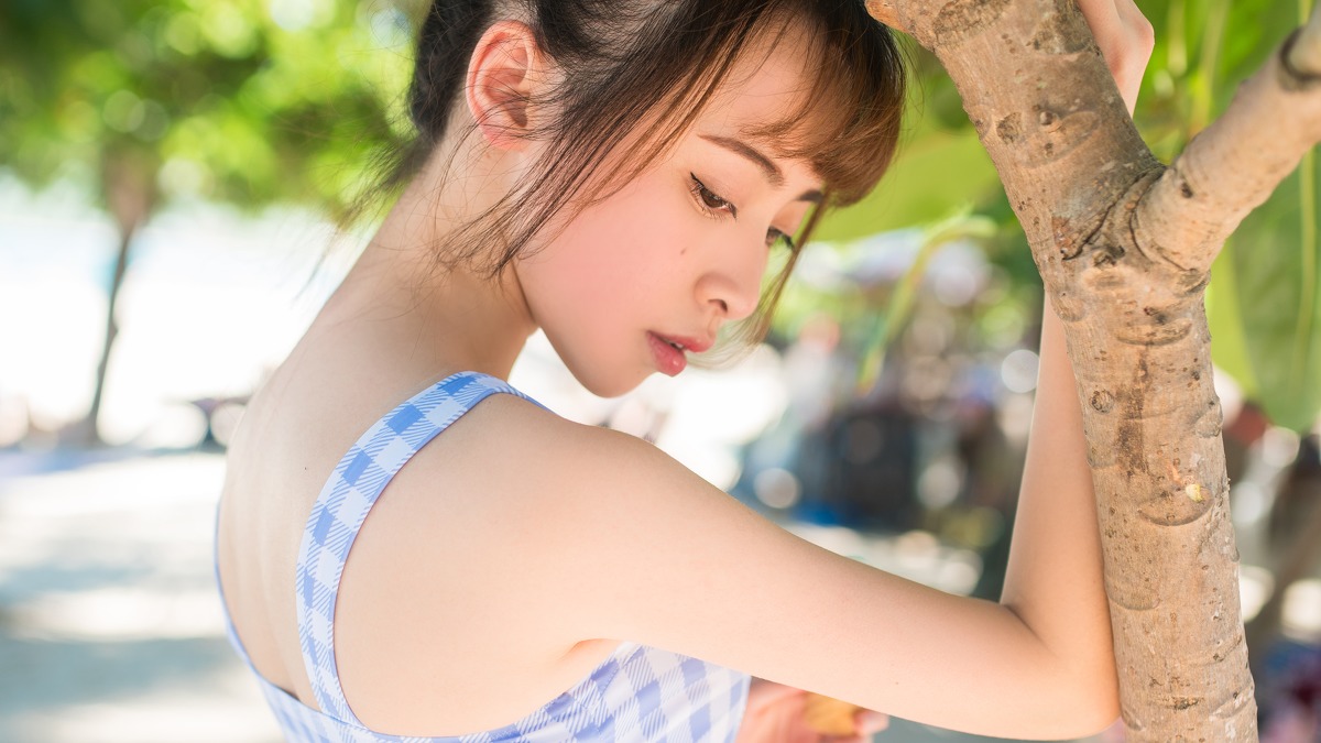 清纯阳光小妹海边露性感小蛮腰俏皮可爱
