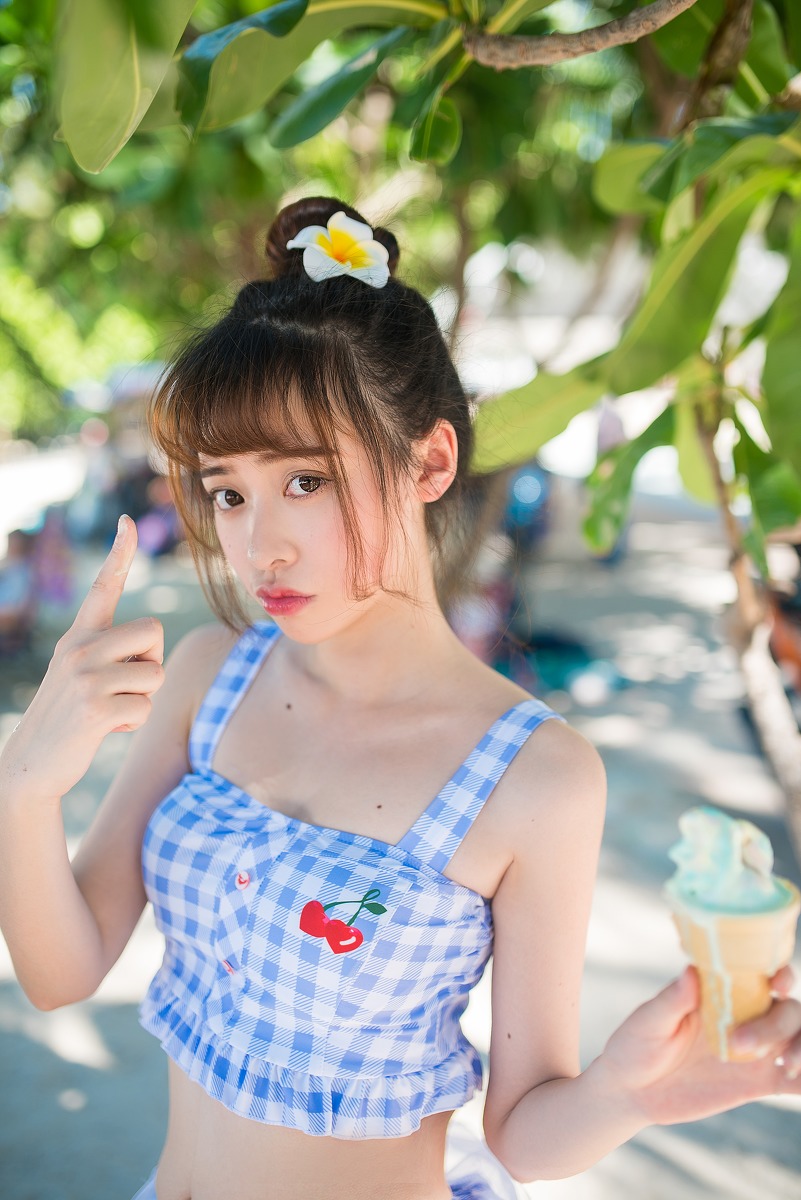 清纯阳光小妹海边露性感小蛮腰俏皮可爱