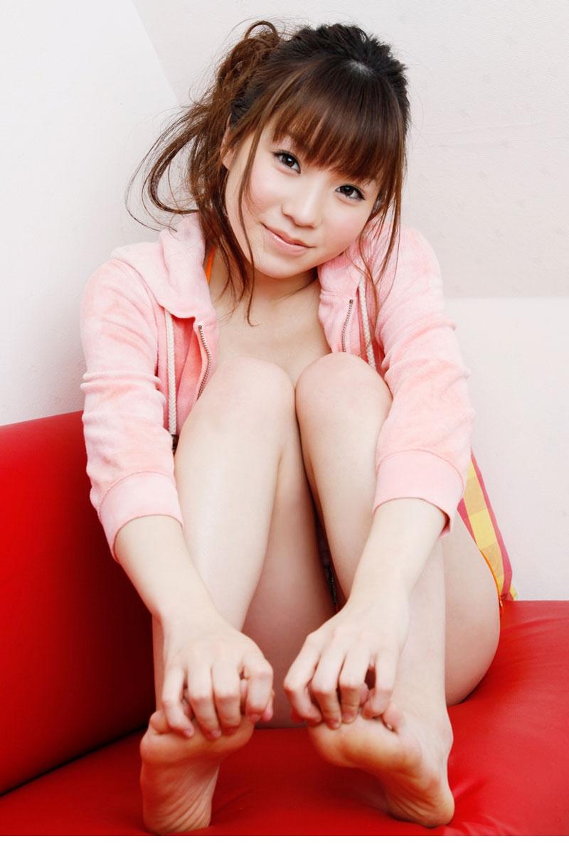 日本甜美气质少女粉嫩私房自拍照