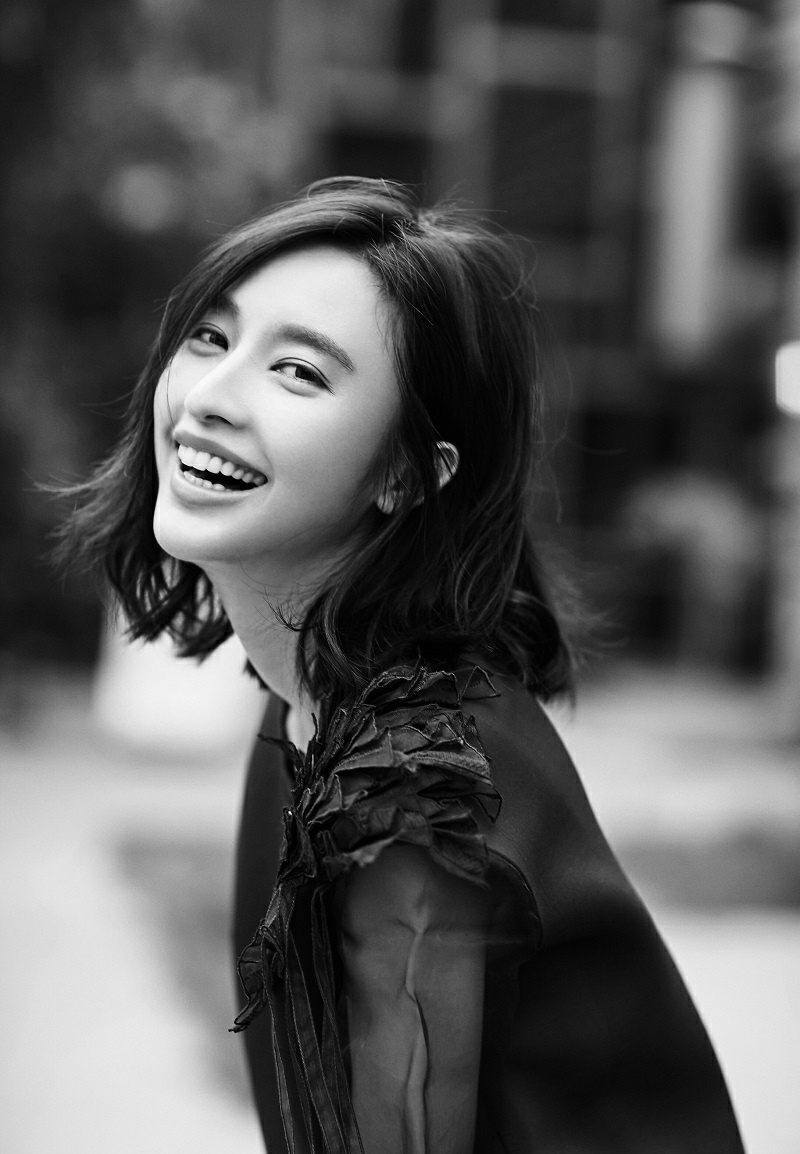 张俪唯美街拍绽放笑容气质写真