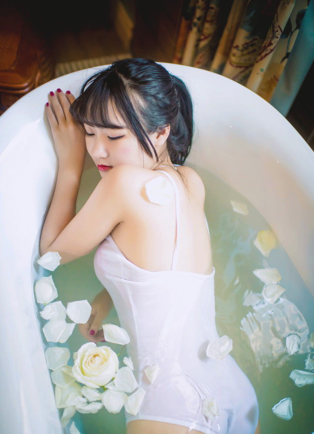 浴室美女性感魅力私房写真