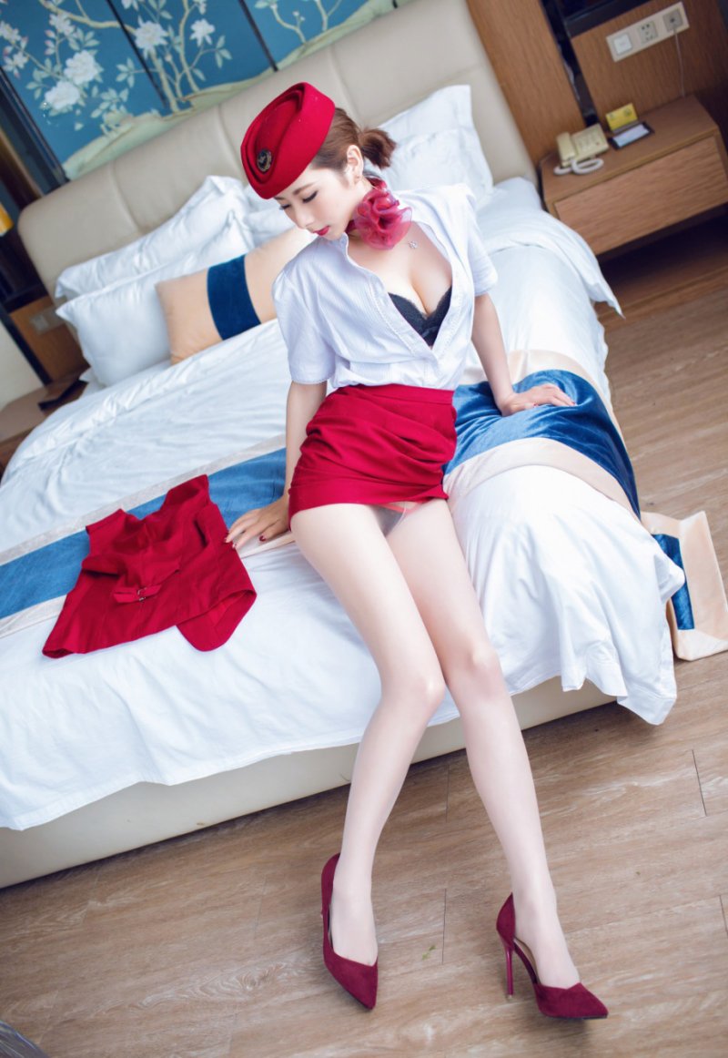 新晋模特莉莉Lily大胆制服写真照