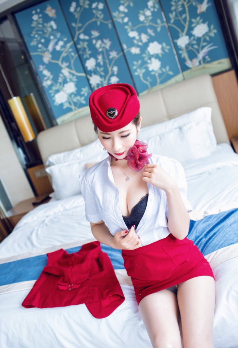 新晋模特莉莉Lily大胆制服写真照