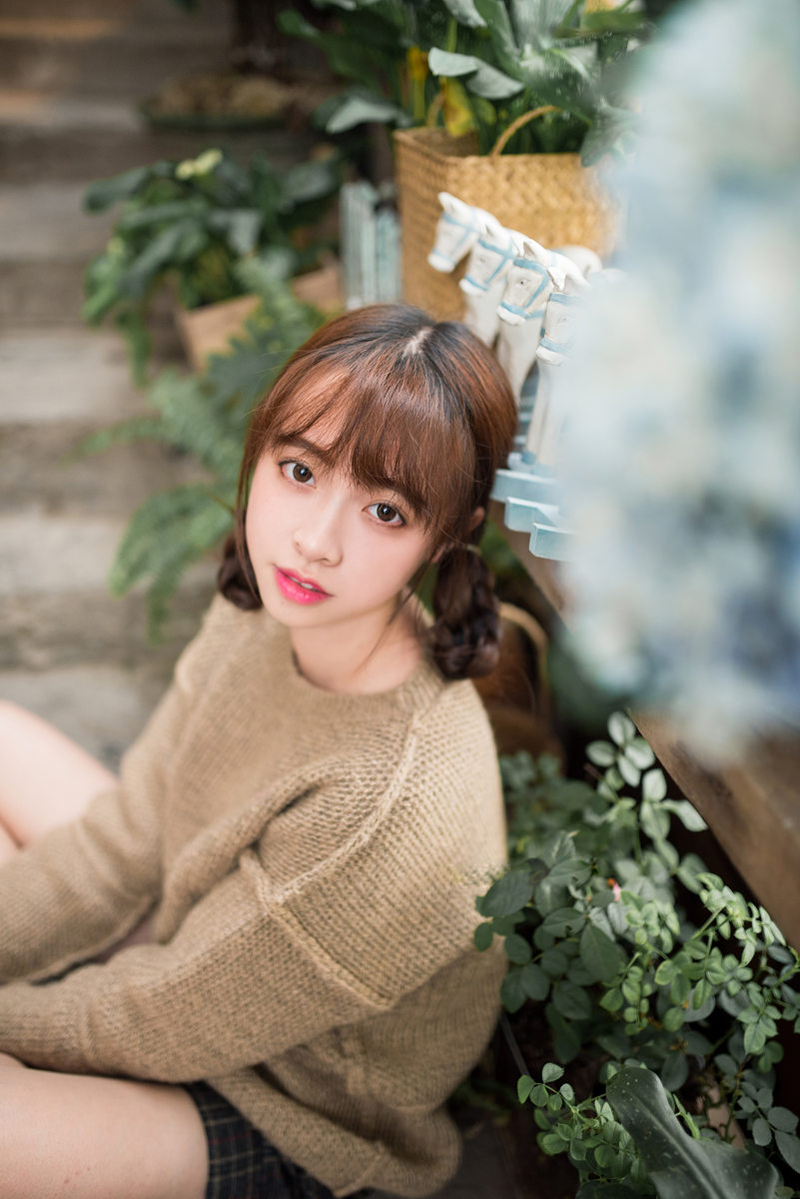 刘海清纯可爱美女休闲生活照