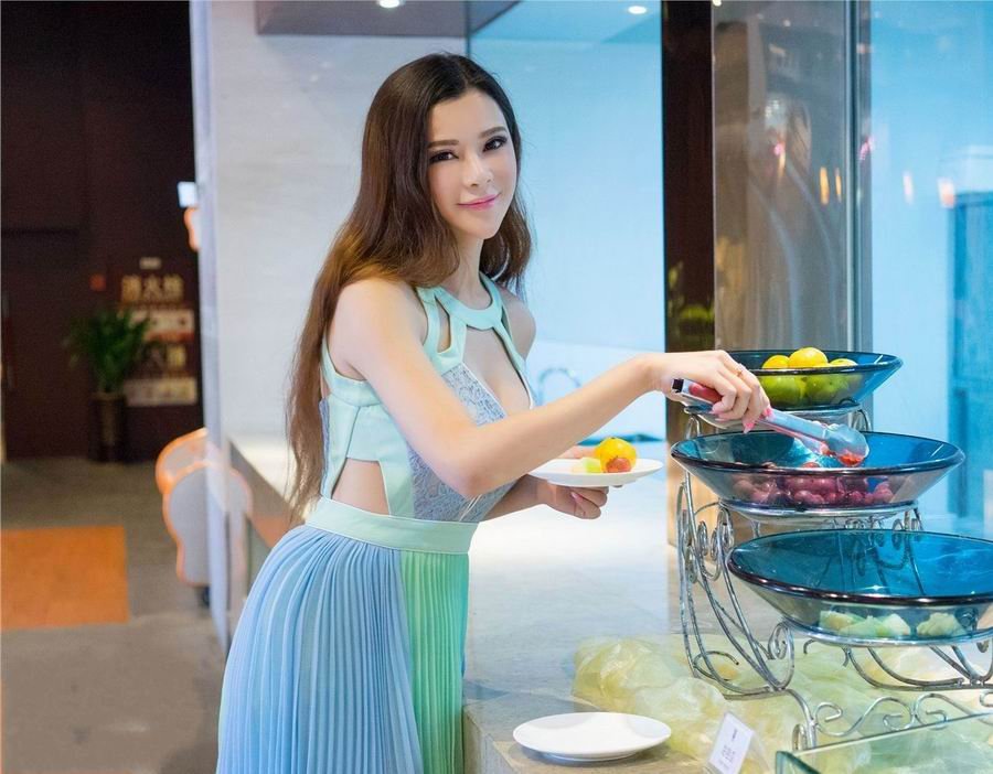 巨乳美女宛恩迷人生活清新甜美写真