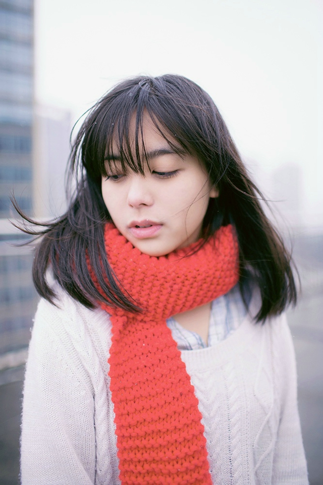 清纯妹子冬季阳台可爱气质白皙写真