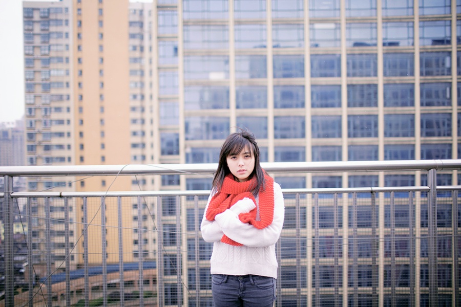 清纯妹子冬季阳台可爱气质白皙写真