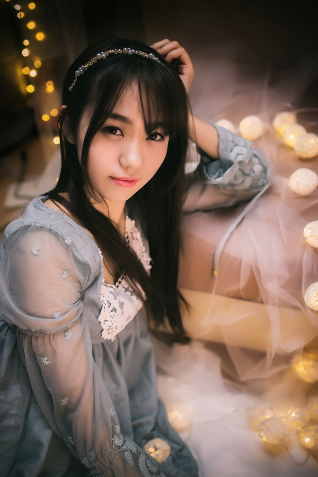 清纯长裙少女唯美梦幻写真图片