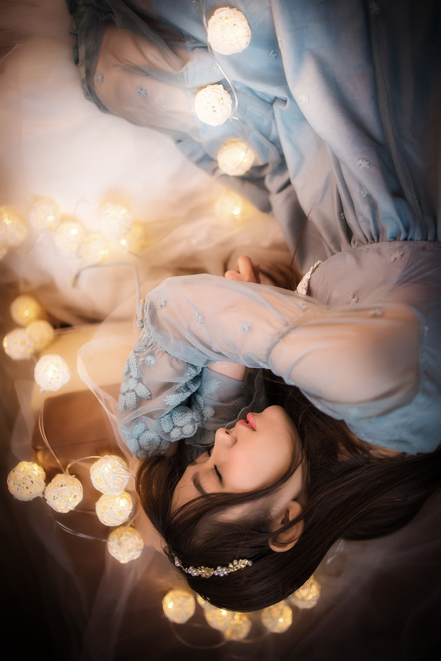 清纯长裙少女唯美梦幻写真图片