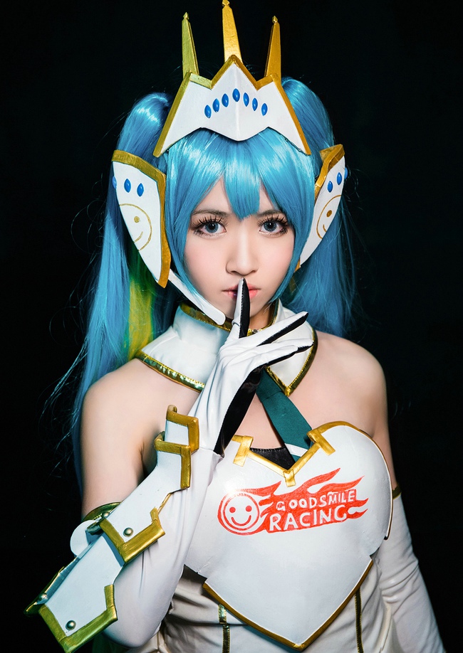 靓丽少女cosplay赛车娘初音未来写真