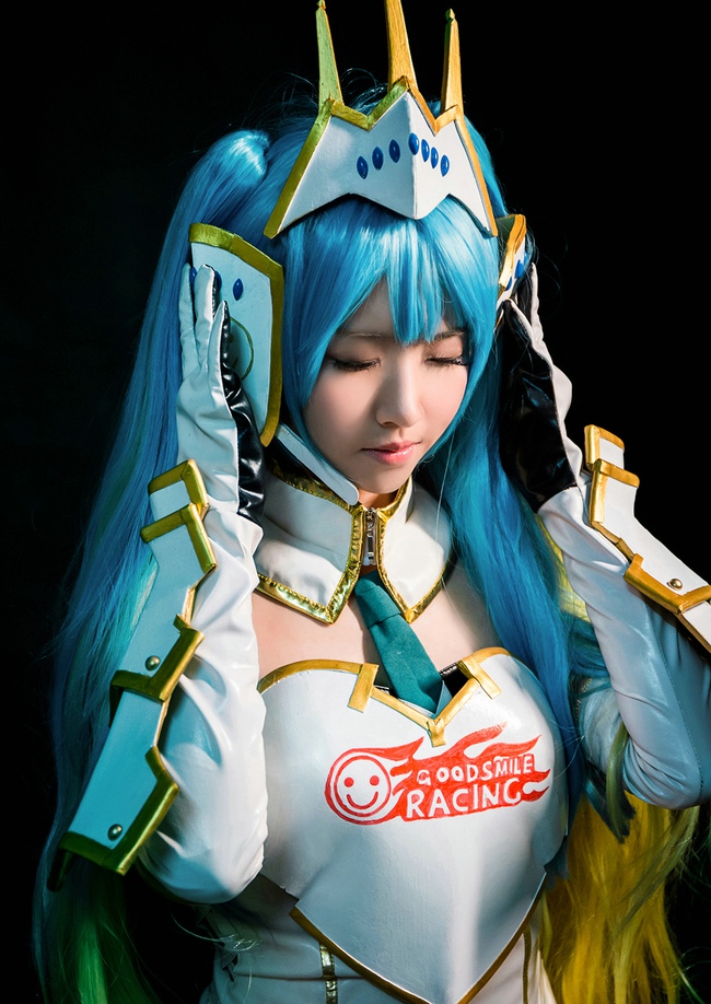 靓丽少女cosplay赛车娘初音未来写真