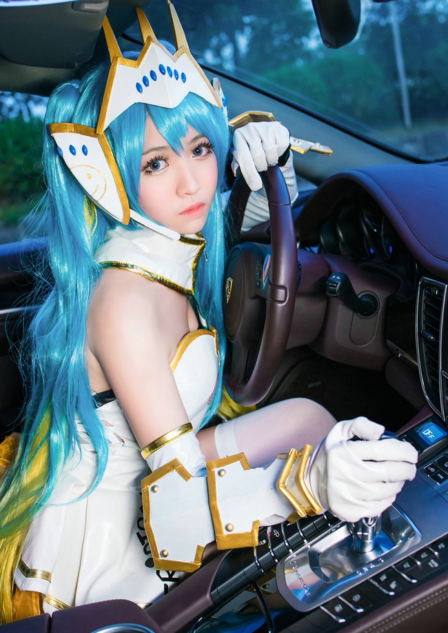 靓丽少女cosplay赛车娘初音未来写真