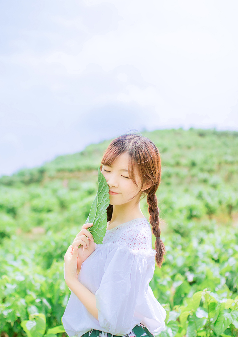 俏皮双马尾萌妹田园清新写真