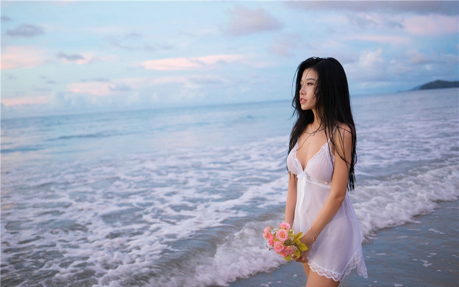 情趣内衣美女本能Luvian沙滩海边性感写真